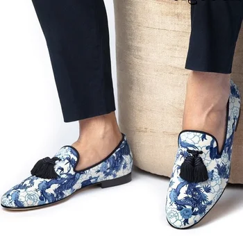 Британски стил мъжки пискюл мокасини обувки синьо и бяло порцелан цвят отпечатани рокля обувки кръг пръсти плосък приплъзване на мъжки обувки