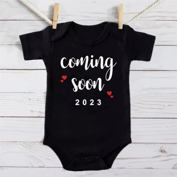 Очаквайте скоро 2023 Съобщение Новородено бебе бодита лято малко дете унисекс гащеризон бременност разкриват дрехи бебе душ подаръци